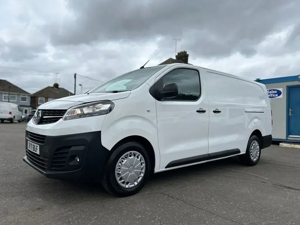Usado Vauxhall Vivaro 100 CV (73 kW) 2021 Blanco Monovolumen