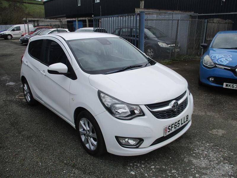 Used Vauxhall Viva 75 HP (55 kW) 2016 White Hatchback
