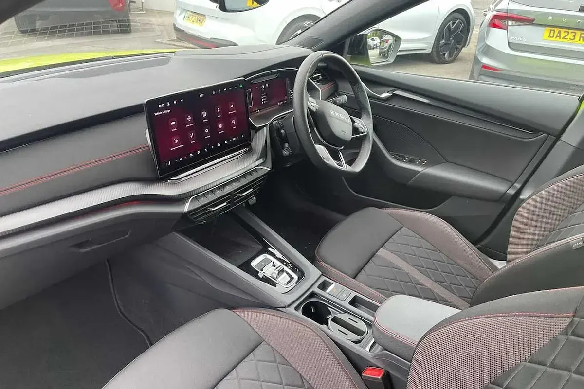 Used Skoda Octavia vRS 265 HP (194 kW) 2025 Hyper green Estate