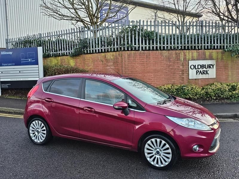 Used Ford Fiesta Titanium 118 HP (86 kW) 2009 Red Hatchback