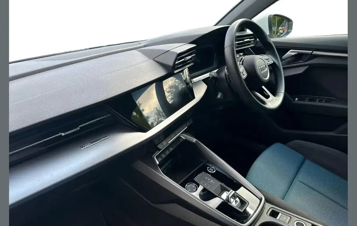Used Audi A3 e-tron Sport 200 HP (147 kW) 2025 White Hatchback