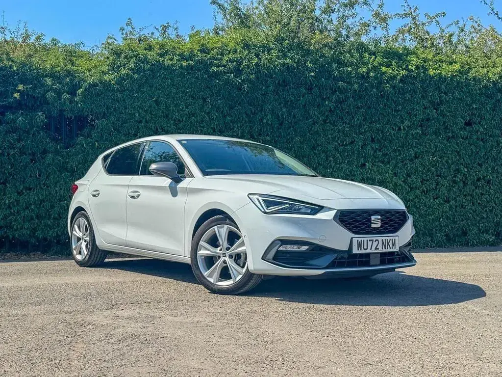 Used Seat Leon FR 110 HP (80 kW) 2022 White Hatchback