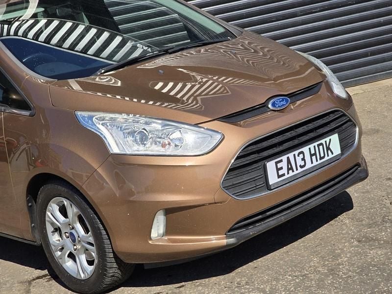 Usado Ford B-MAX Zetec 2013 Dourado Monovolume