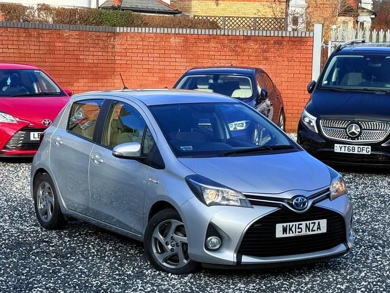 Used Toyota Yaris Hybrid 2015 Silver Hatchback