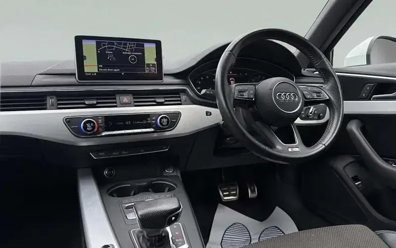 Used Audi A4 S-Line 252 HP (185 kW) 2017 White Estate