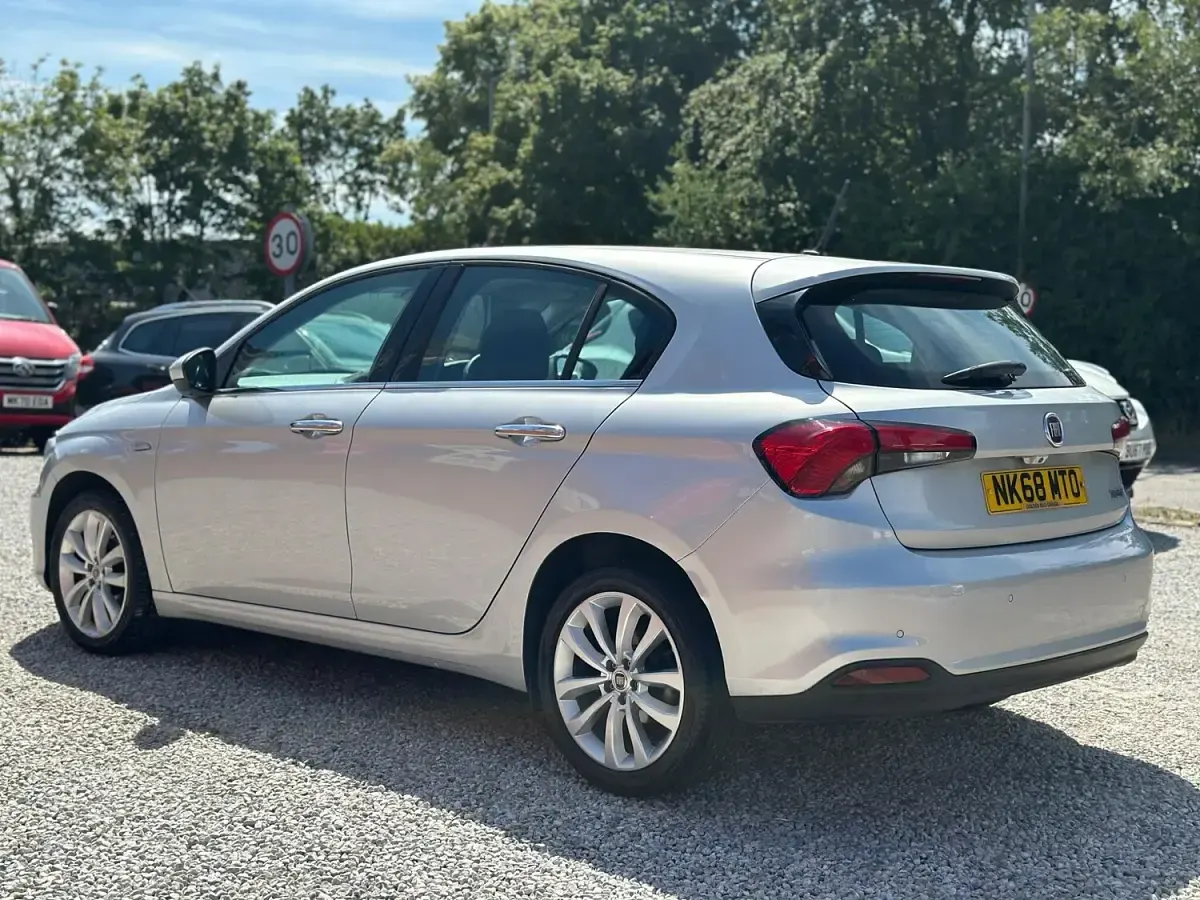 Used Fiat Tipo Lounge 95 HP (69 kW) 2018 Silver Hatchback