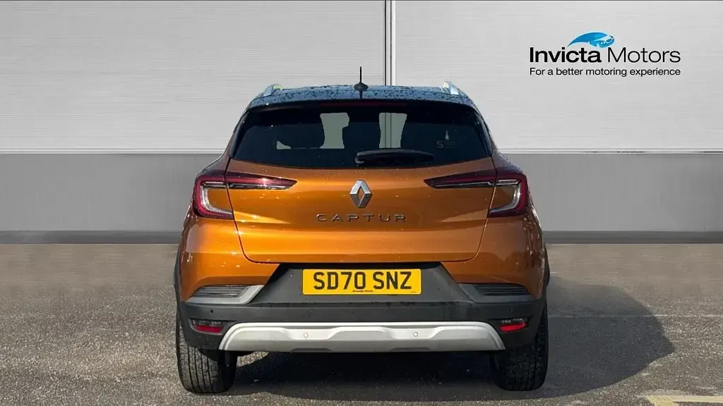 Used Renault Captur Iconic 100 HP (73 kW) 2020 Desert orange/diamond black roof SUV