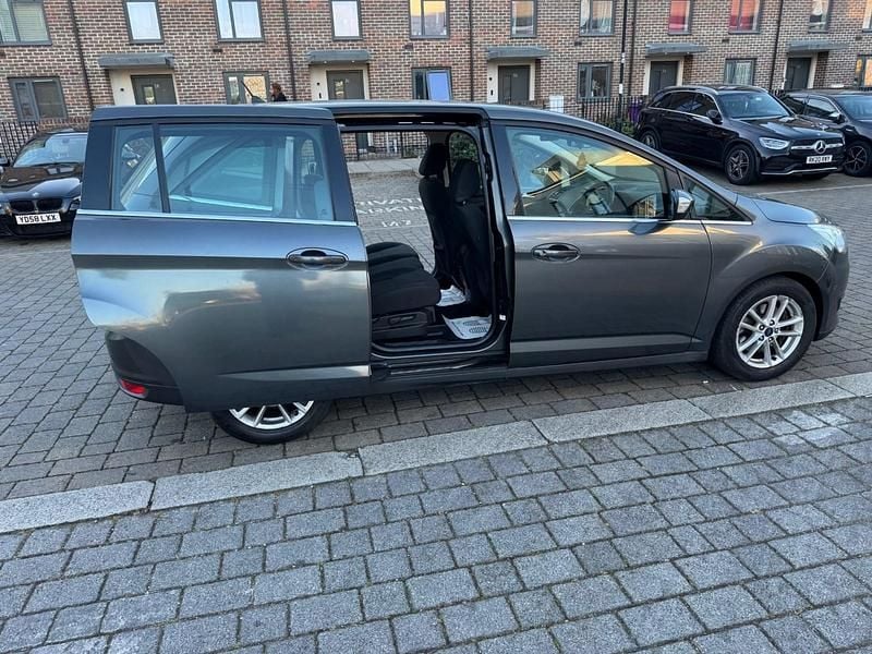 Used Ford Grand C-Max Zetec 125 HP (91 kW) 2017 Grey MPV