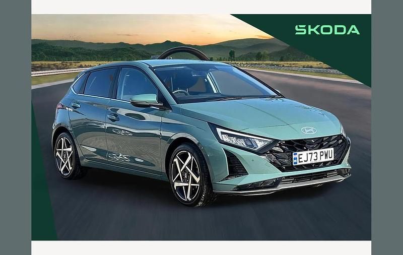 Used Hyundai i20 Premium 100 HP (73 kW) 2023 Green Hatchback
