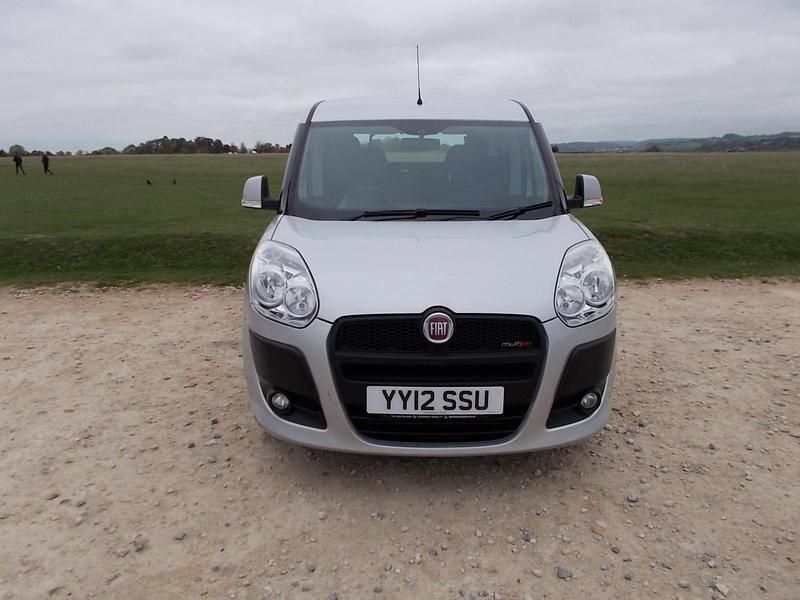 Used Fiat Doblò 90 HP (66 kW) 2012 Silver MPV
