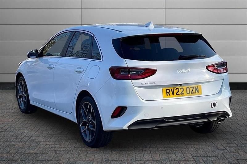Used Kia Ceed 158 HP (116 kW) 2022 White Hatchback