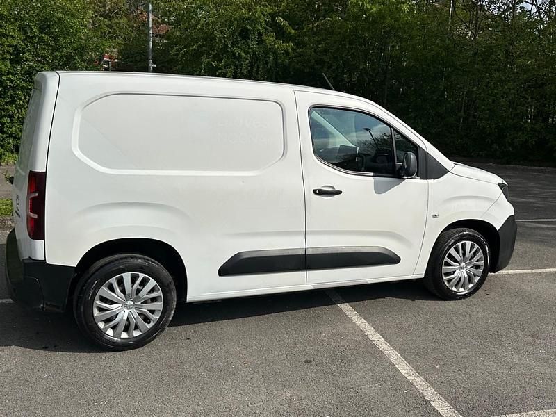Second-hand Peugeot Partner 2019 Alb Monovolum