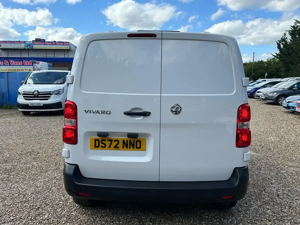 Used Vauxhall Vivaro S 100 HP (73 kW) 2022 White MPV