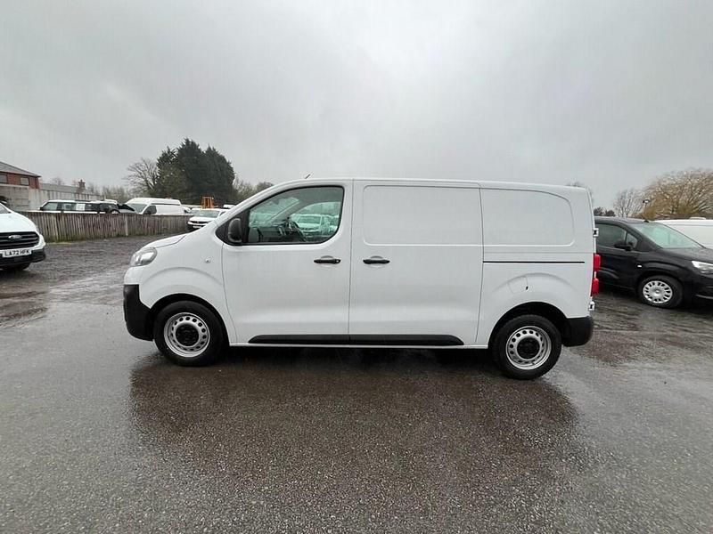 Used Vauxhall Vivaro S 100 HP (73 kW) 2023 White MPV