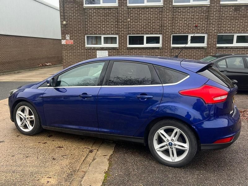 Used Ford Focus Titanium 125 HP (91 kW) 2016 Blue Hatchback