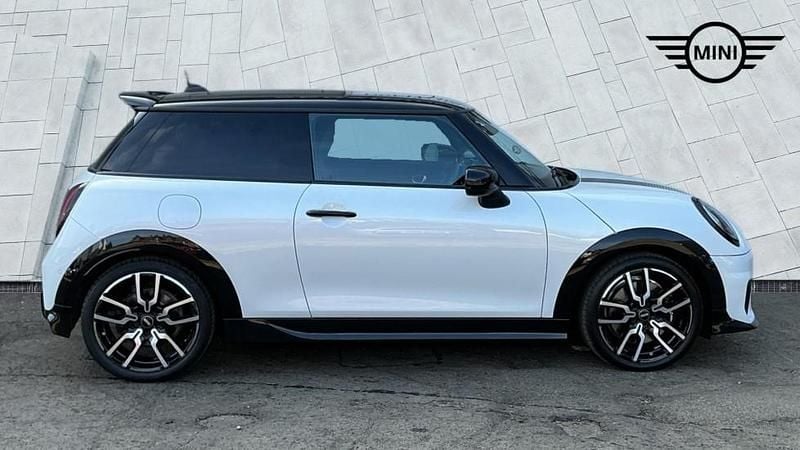 Usado Mini Cooper Hatch 113 kW (154 HP) 2025 Branco Citadino