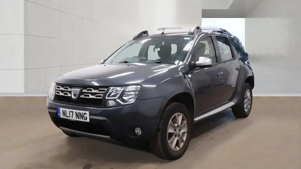 Usado Dacia Duster Lauréate 110 HP (80 kW) 2017 Cinzento SUV