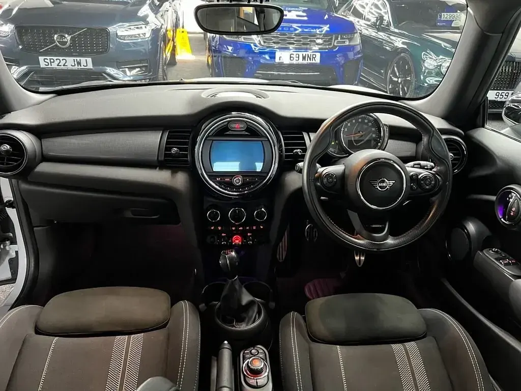 Usado Mini Cooper Hatch 136 HP (100 kW) 2019 Prateado Citadino