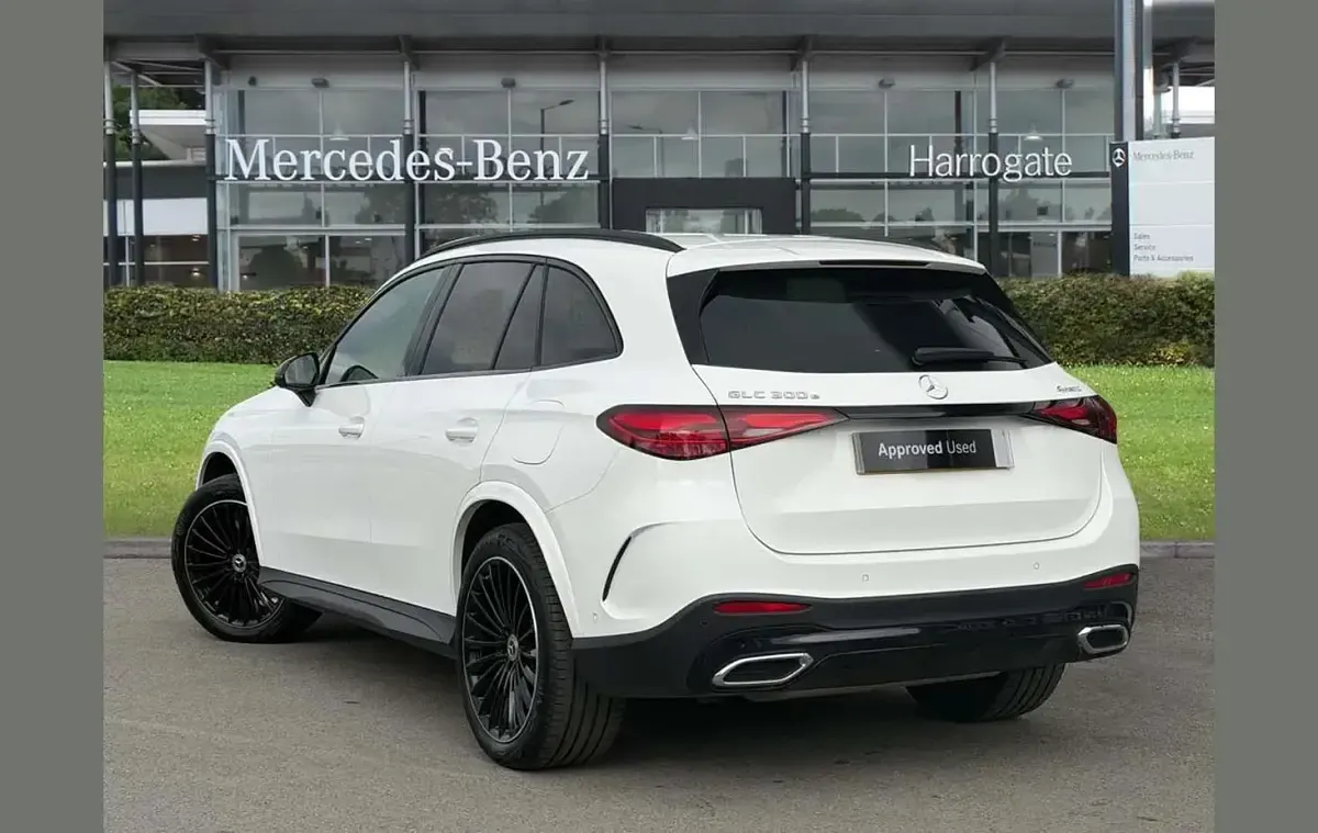 Used Mercedes GLC300 Urban 308 HP (226 kW) 2025 White SUV