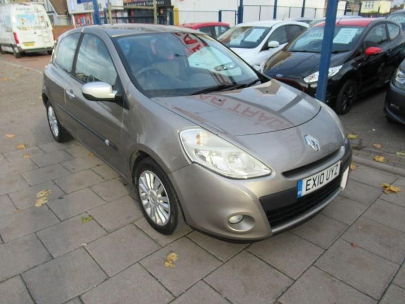 Used Renault Clio II 2010 Beige Hatchback