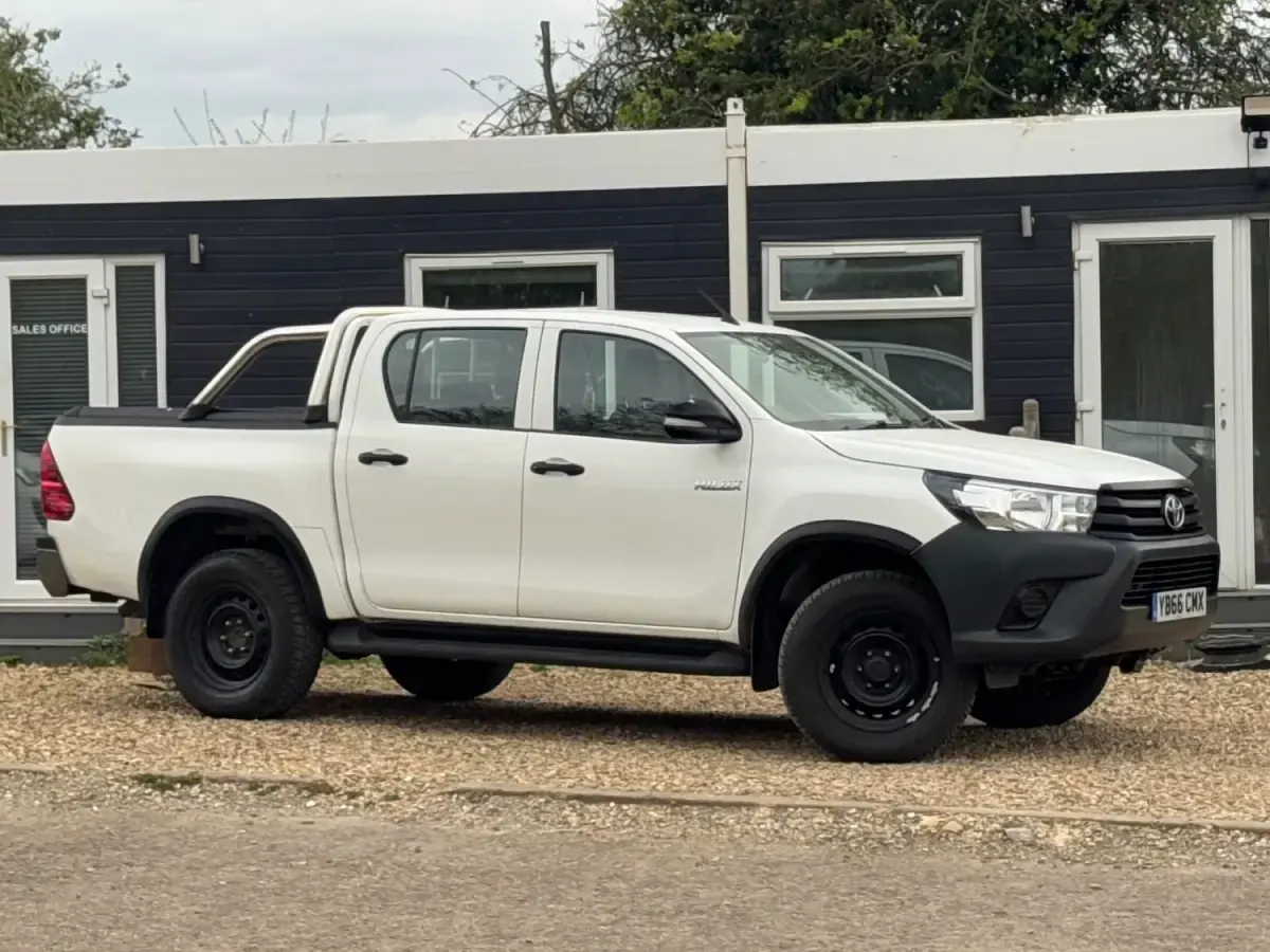 Usado Toyota HiLux Active 150 CV (110 kW) 2017 Blanco Pickup/Camioneta