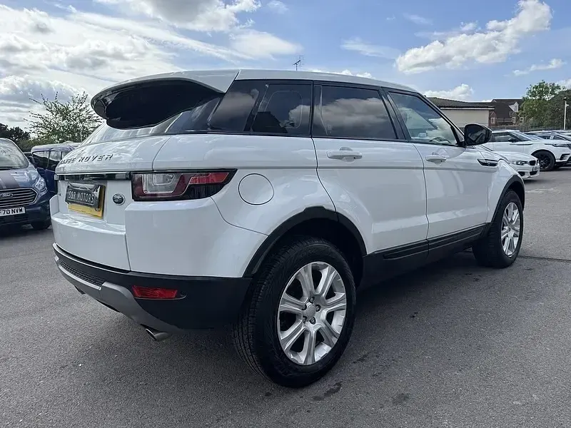 Używany Land Rover Range Rover evoque SE 2018 Biały Kombi