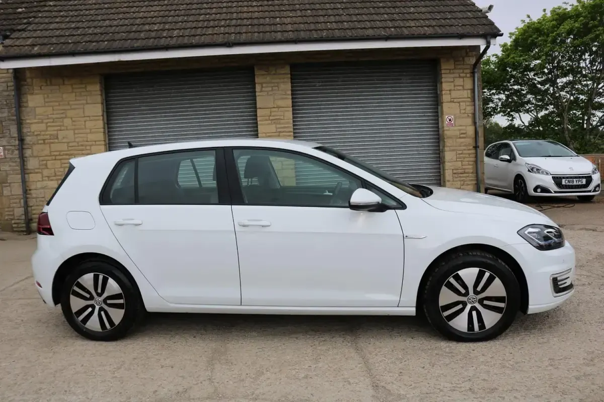 Usado VW e-Golf 99 kW (135 HP) 2019 Branco Citadino