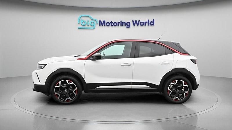 Used Vauxhall Mokka SRi 130 HP (95 kW) 2022 White SUV