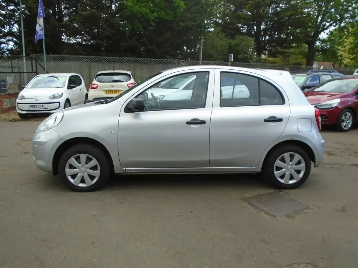 Gebraucht Nissan Micra Visia 80 PS (58 kW) 2011 Silber Kleinwagen