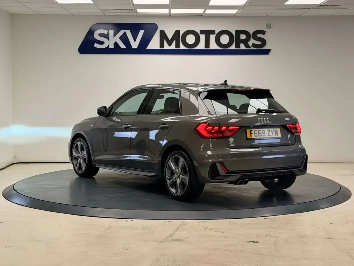 Usado Audi A1 Sportback Competition 200 HP (147 kW) 2019 Cinzento Citadino