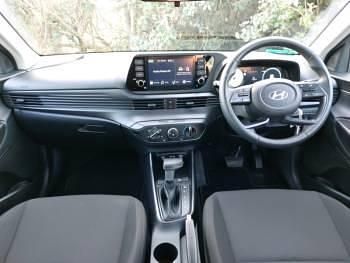 Used Hyundai i20 Advanced 100 HP (73 kW) 2023 Green Hatchback