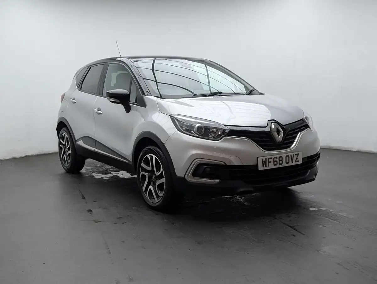 Used Renault Captur Iconic 90 HP (66 kW) 2018 Silver and black SUV