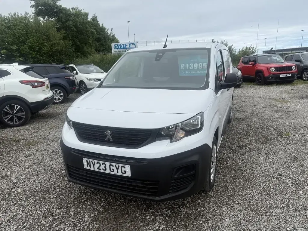 Used Peugeot Partner 131 HP (96 kW) 2023 White MPV