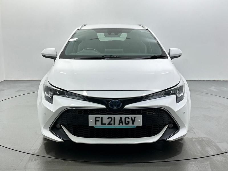 Used Toyota Corolla Design 184 HP (135 kW) 2021 White Estate