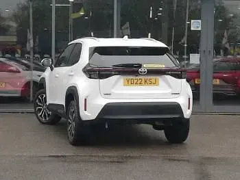 Used Toyota Yaris Hybrid Design 116 HP (85 kW) 2022 White Estate