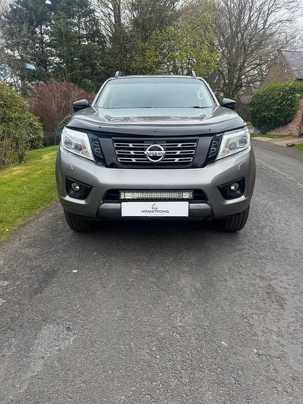 Used Nissan Navara Tekna 188 HP (138 kW) 2018 Grey Pickup