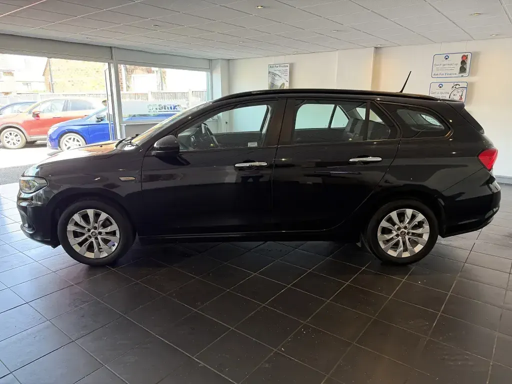 Used Fiat Tipo Easy Plus 120 HP (88 kW) 2017 Black Estate