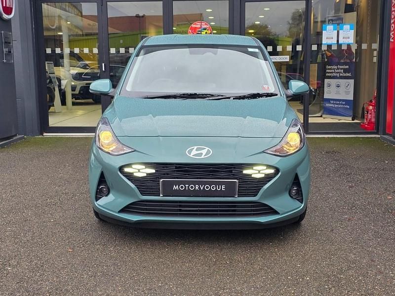 New Hyundai i10 Premium 63 HP (46 kW) 2025 Mangrove green Hatchback