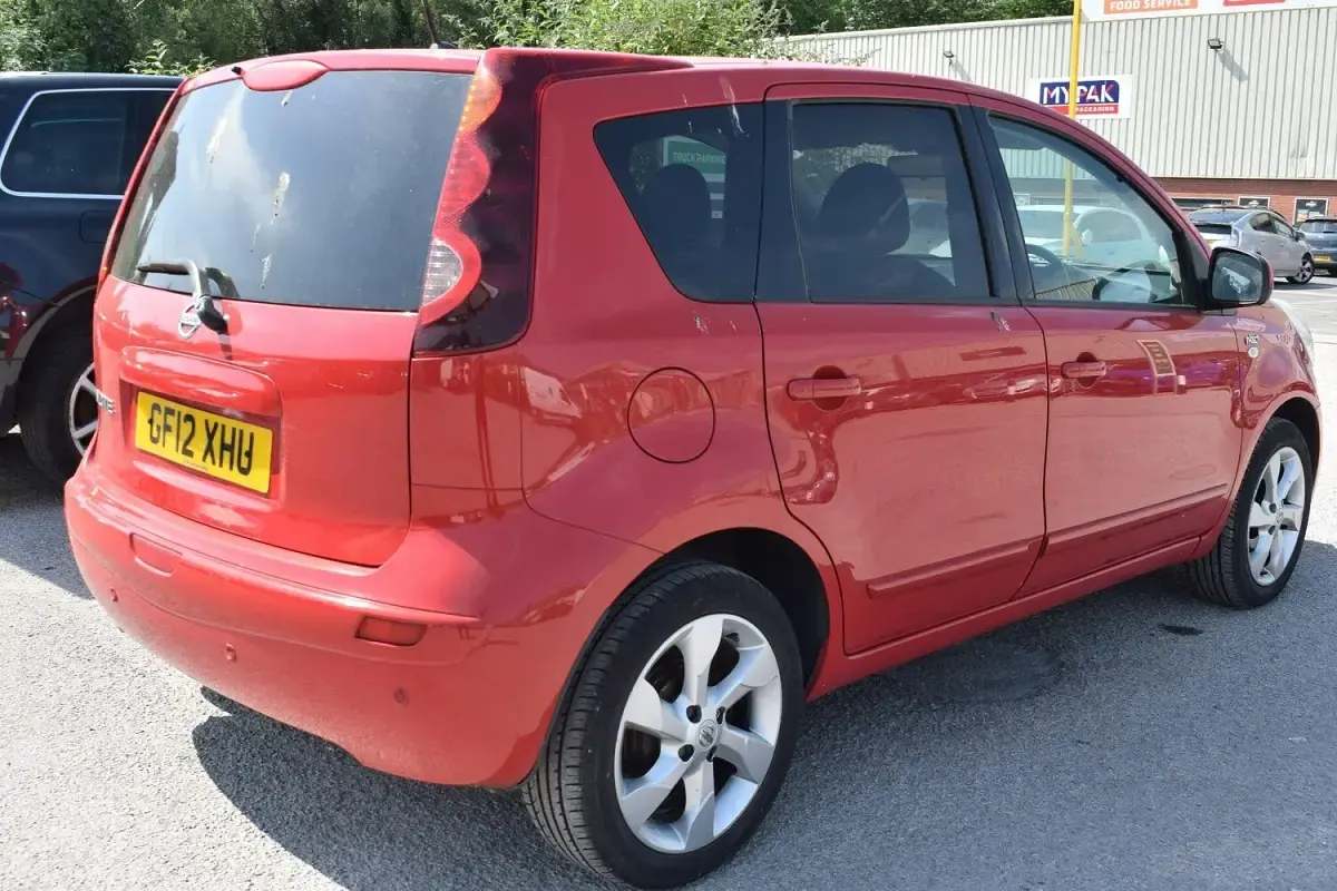 Used Nissan Note N-TEC 110 HP (80 kW) 2012 Red Hatchback