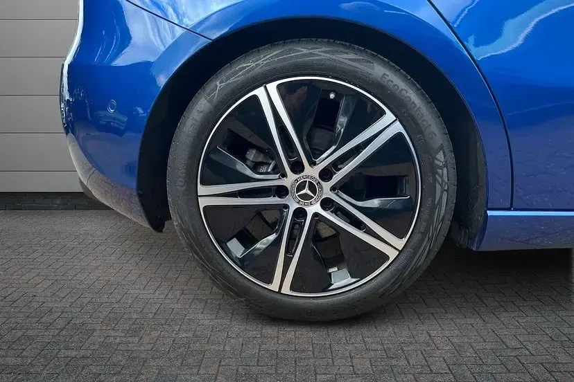 Used Mercedes A180 Sport Edition 148 HP (108 kW) 2025 Blue Hatchback