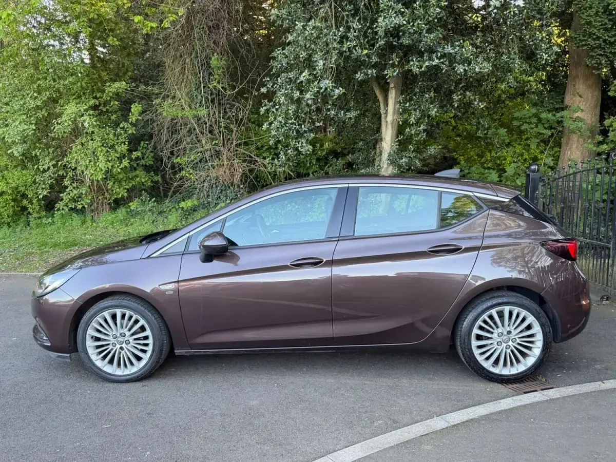 Used Vauxhall Astra Elite 150 HP (110 kW) 2016 Brown Hatchback