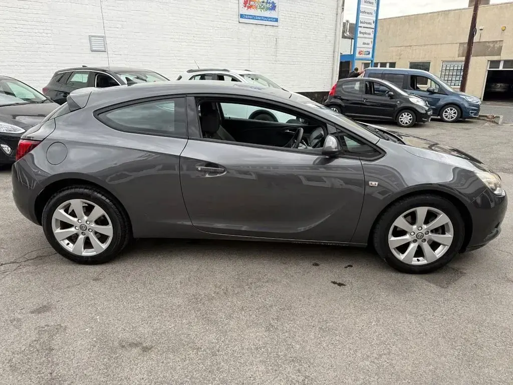 Used Vauxhall Astra GTC Sport 140 HP (102 kW) 2012 Grey Coupe