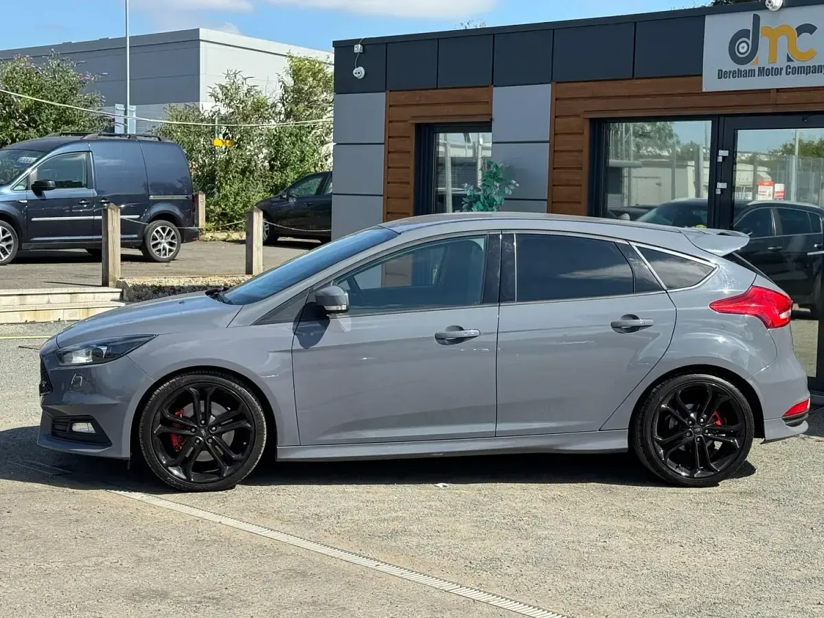 Used Ford Focus ST 185 HP (136 kW) 2017 Grey Hatchback