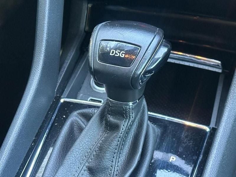 Used Skoda Karoq SE Technology 115 HP (84 kW) 2018 White SUV