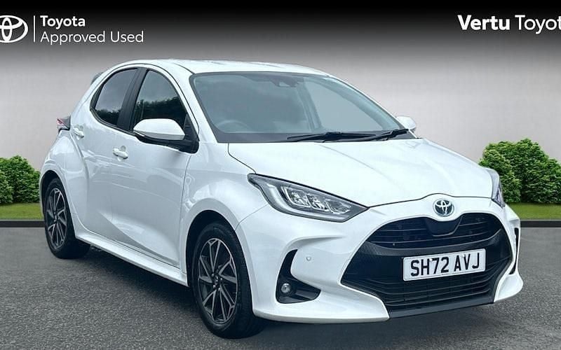 Used 2025 Toyota Yaris Hybrid Design Hatchback | £17,260 (Super price) - Image 1/4