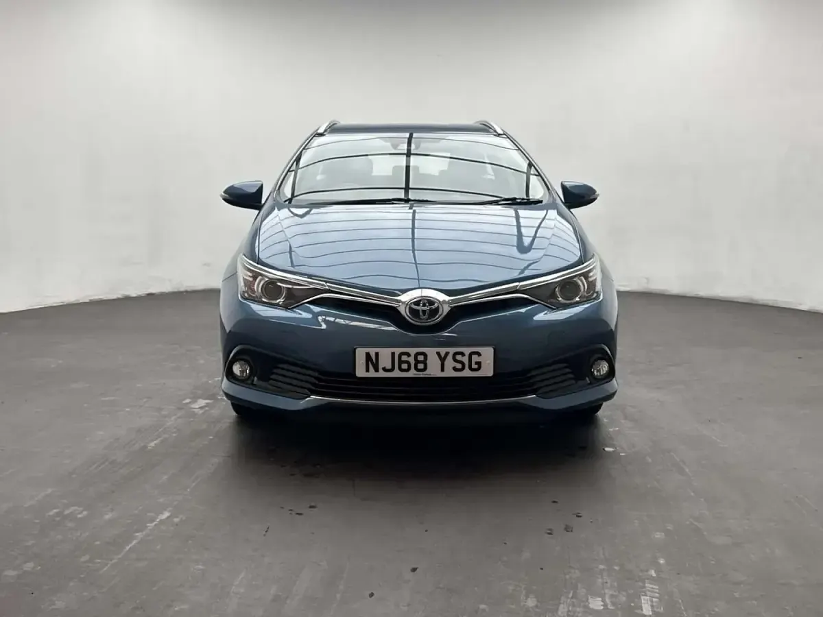 Used Toyota Auris Hybrid 2018 Blue Estate