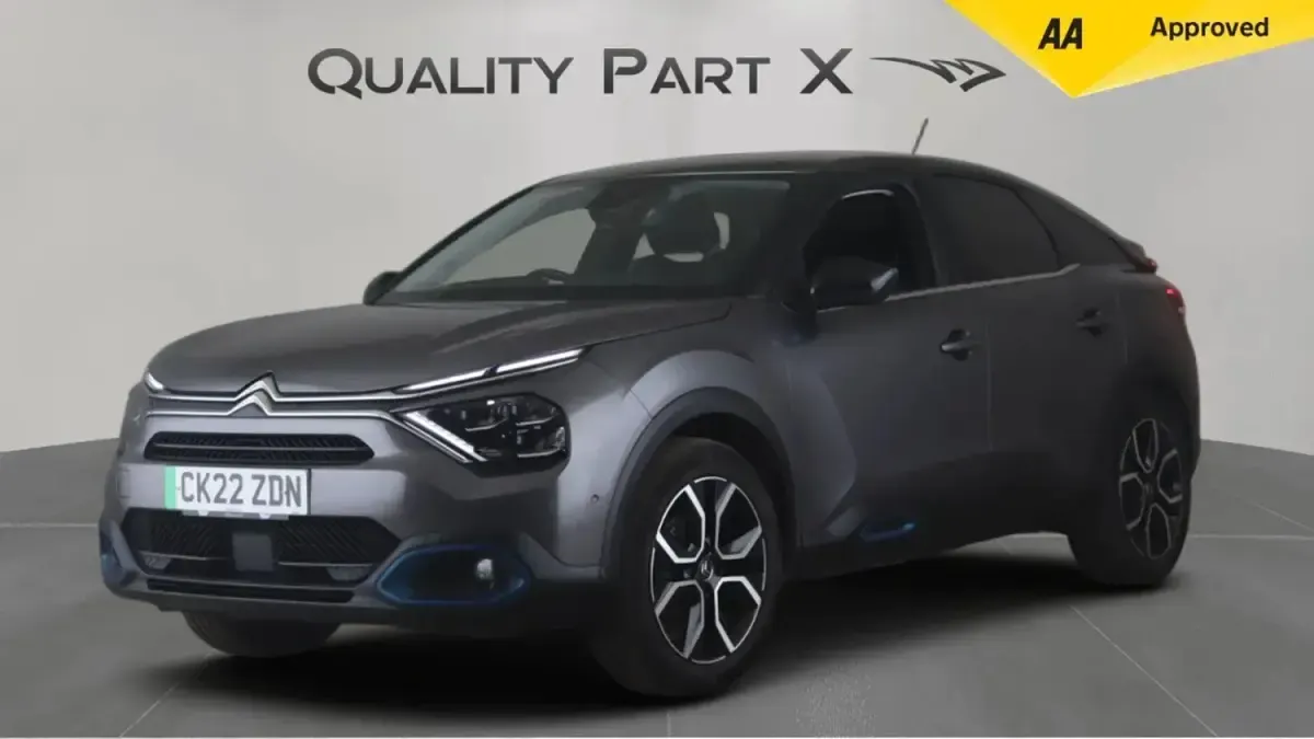 Begagnad Citroën e-C4 Shine 100 kW (136 HK) 2022 Grå Halvkombi
