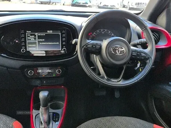 Used Toyota Aygo X 72 HP (52 kW) 2022 Red SUV