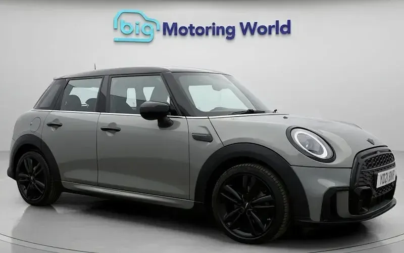 Used Mini Cooper Hatch 136 HP (100 kW) 2021 Hatchback