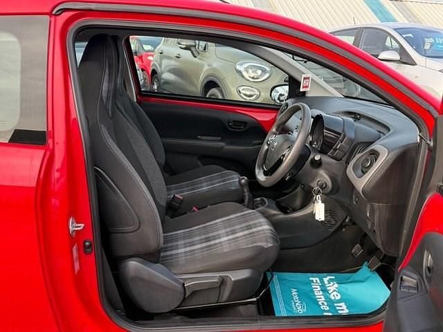 Used Peugeot 108 Active 72 HP (52 kW) 2018 Red Hatchback